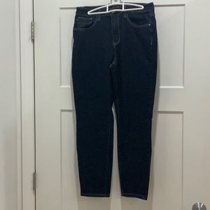 Judy Blue Straight leg (Mom Jeans) - NWOT